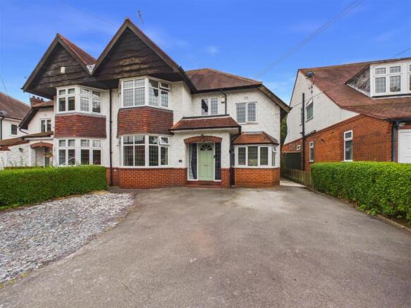 4 bed property, in Tranby Lane, £525,000