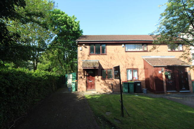 2 bed property, in 19 Golf View, £70,000