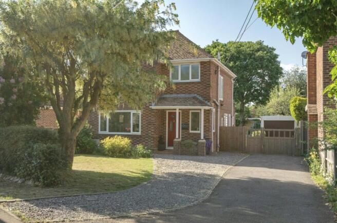 3 bed property, in Hoe Lane, £599,995