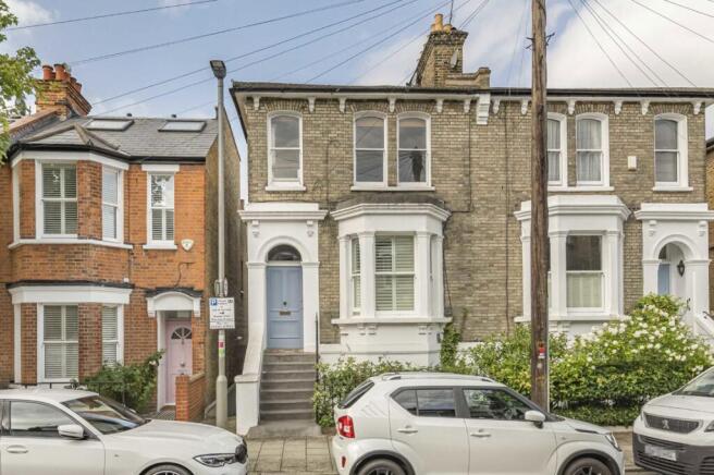 1 bed property, in Ringford Road, £525,000