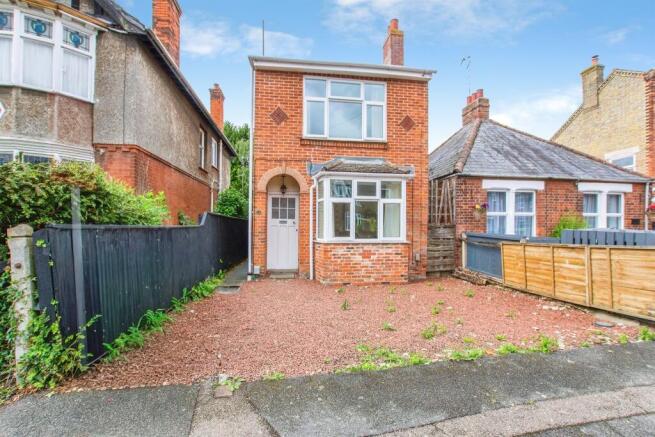 3 bed property, in Station Drive, £160,000