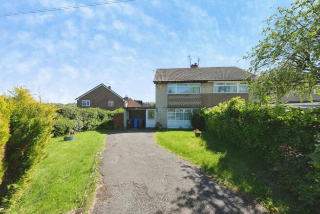 3 bed property, in Rosamond Avenue, £325,000