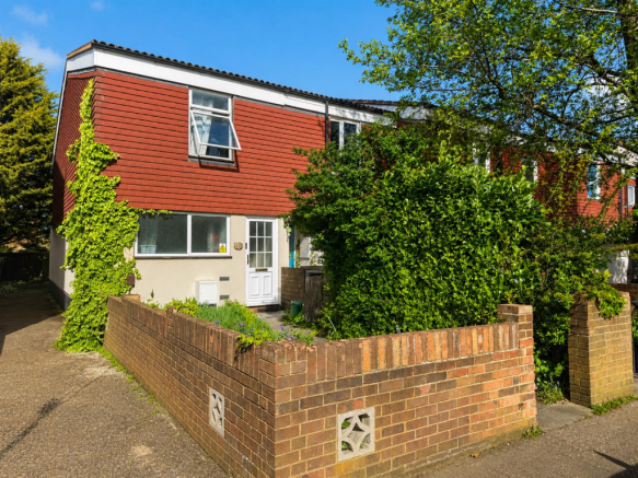 2 bed property, in St. Helen Close, £360,000