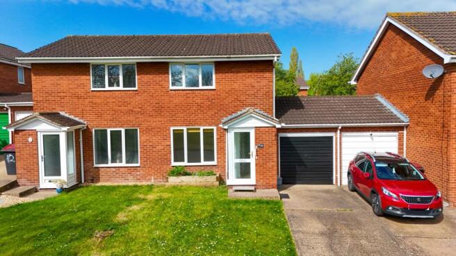 2 bed property, in Mercia Drive, £185,000