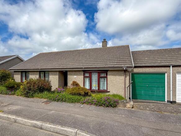 3 bed property, in Boscarnek, £250,000