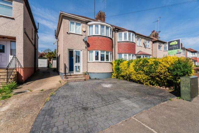 3 bed property, in Downbank Avenue, £450,000