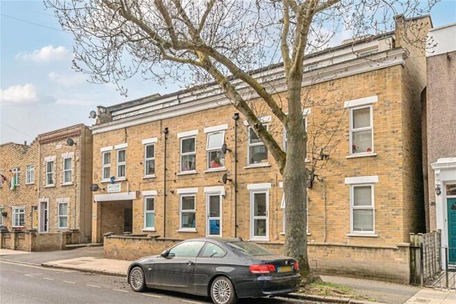 1 bed property, in Yalding Road, £299,950