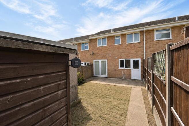 3 bed property, in Woodhall Way, £270,000