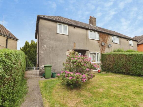 3 bed property, in Tynant Road, £170,000