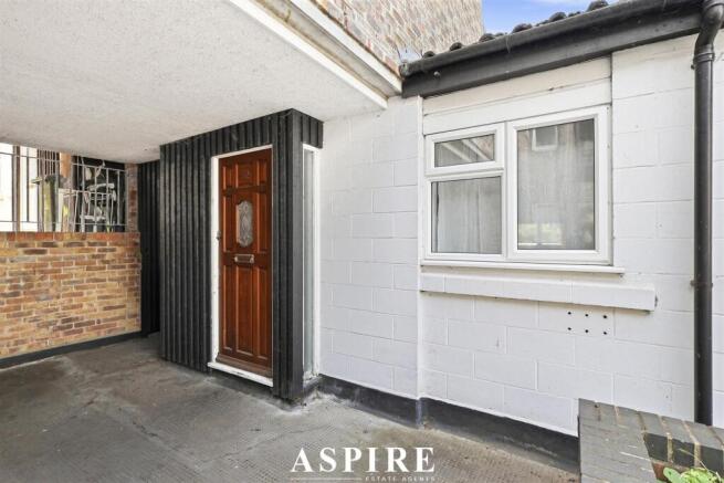 2 bed property, in The Hyde, £230,000