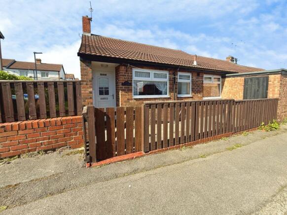 2 bed property, in Bethune Avenue, £120,000