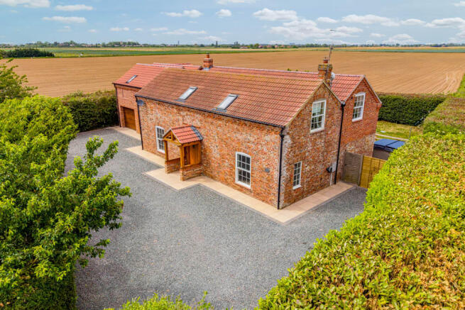 6 bed property, in Grovefield Lane, £595,000