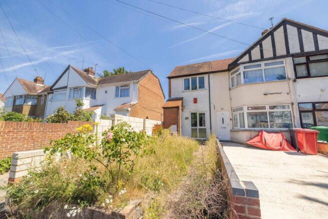 2 bed property, in Waterbeach Road, £400,000