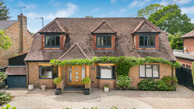 5 bed property, in Bellingdon, £1,000,000