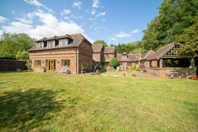 8 bed property, in Oldstairs Road, £1,500,000