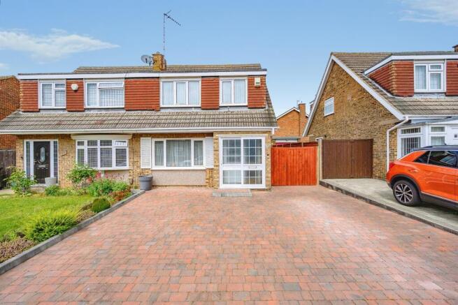 3 bed property, in Turnpike Drive, £395,000