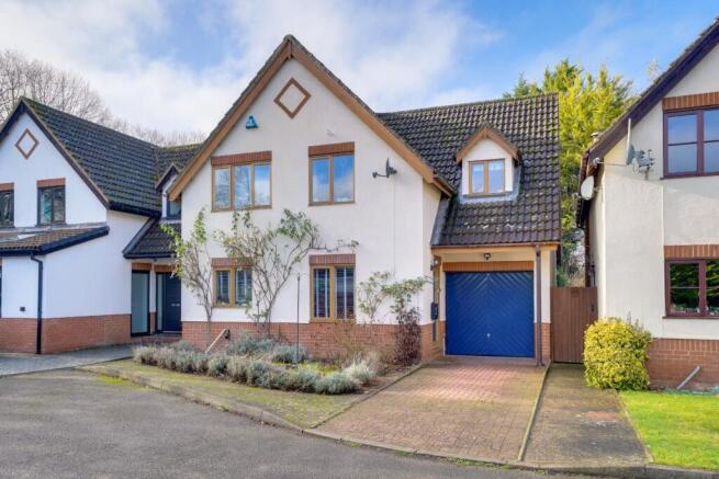 4 bed property, in Old North Road, £550,000