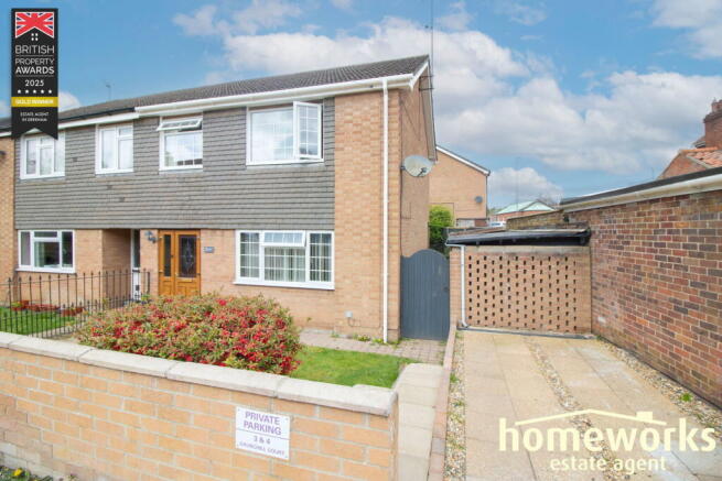 3 bed property, in Churchill Court, £215,000