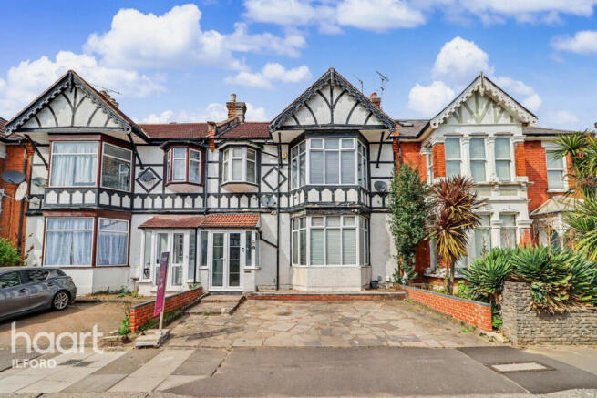 4 bed property, in Clarendon Gardens, £650,000