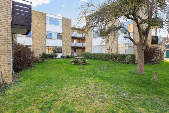 2 bed property, in Church Street, £287,500