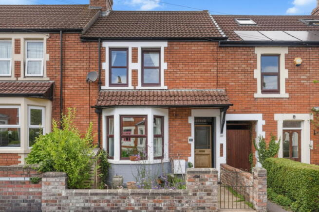 4 bed property, in Victoria Road, £475,000