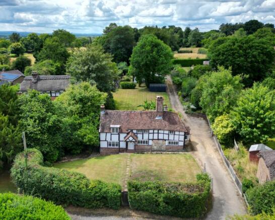 5 bed property, in The Street, £950,000
