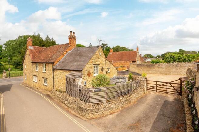 3 bed property, in Bridge Street, £575,000