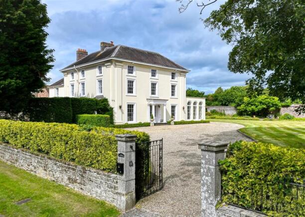10 bed property, in Eardington Manor And Coach House, £1,500,000
