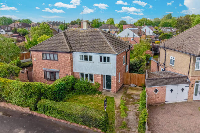 3 bed property, in Huntsmans Drive, £500,000