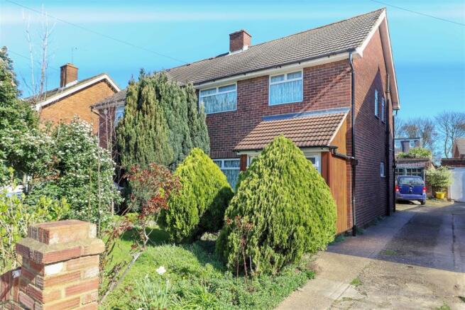 3 bed property, in Keats Way, £490,000