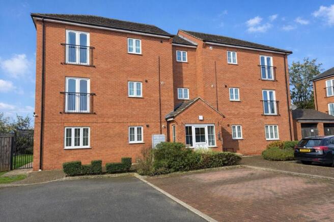 2 bed property, in Danes Close, £80,000