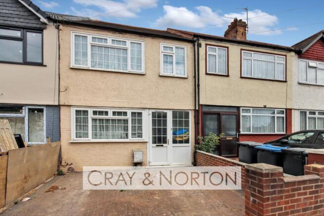 3 bed property, in Ockley Road, £475,000