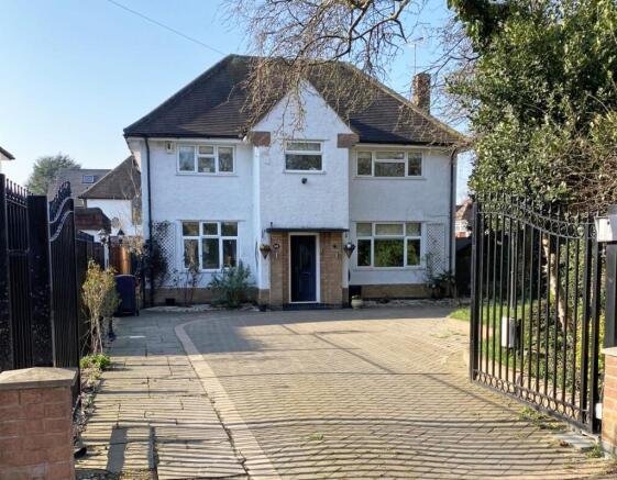 4 bed property, in Spencefield Lane, £650,000