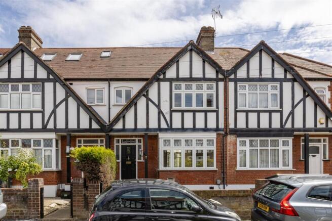 3 bed property, in Frinton Drive, £730,000