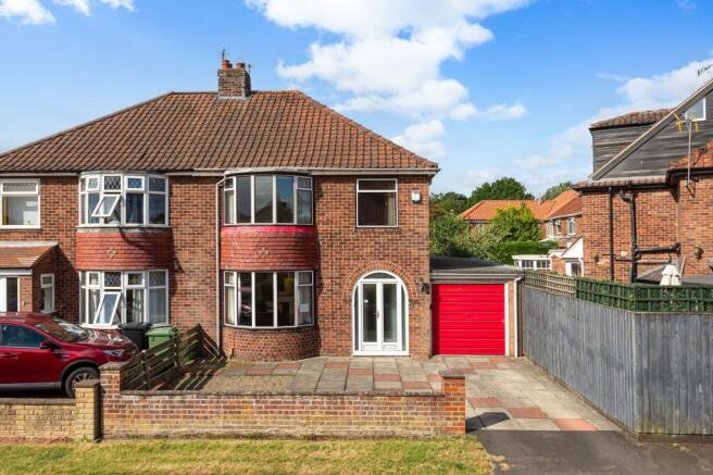 3 bed property, in Rawcliffe Croft, £325,000