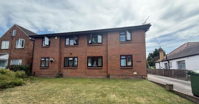 2 bed property, in Flat 1, £140,000