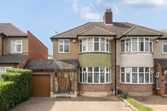 3 bed property, in Southbourne Close, £750,000