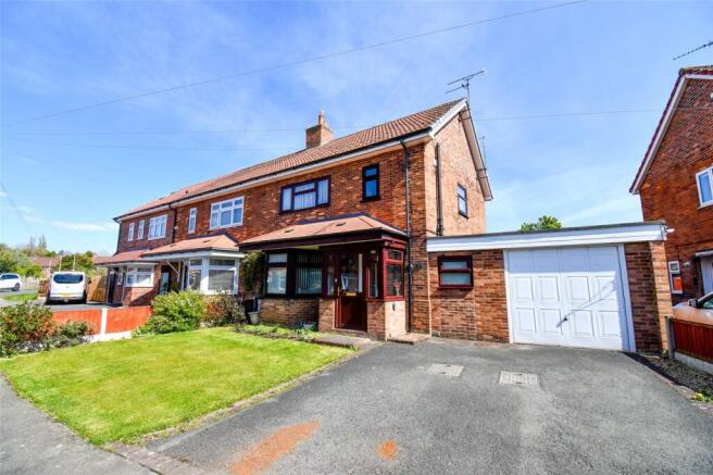 3 bed property, in Elm Road, £260,000