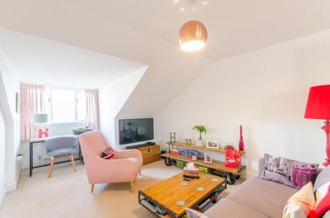 2 bed property, in Shernhall Street, £425,000