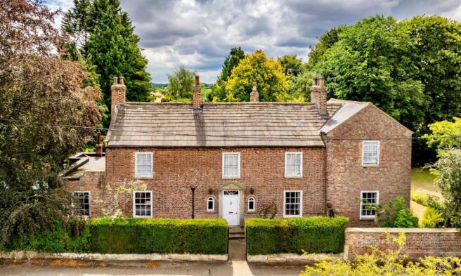 5 bed property, in Hargill House, £725,000