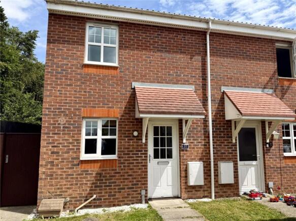 2 bed property, in Farndale Road, £160,000