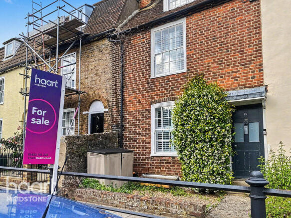2 bed property, in Sandling Road, £310,000