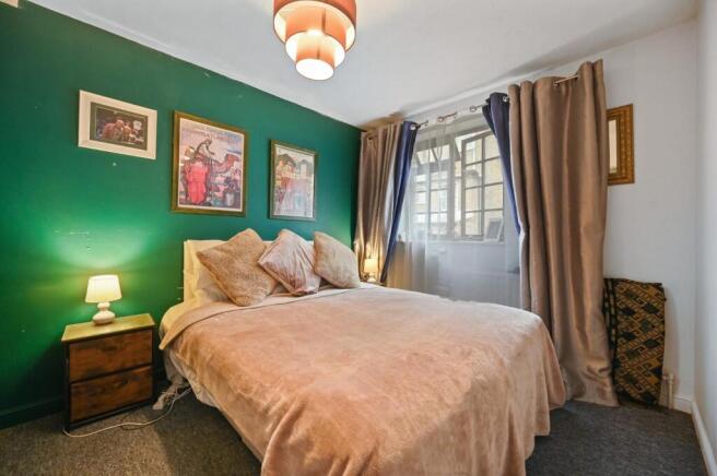 2 bed property, in Burlington Mews, £625,000