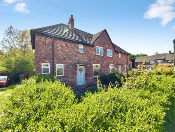 3 bed property, in Barns Place, £330,000