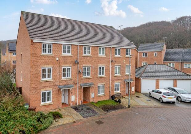 4 bed property, in Troydale Park, £365,000
