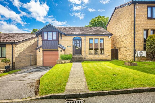 2 bed property, in 3 Stonewood Court, £400,000