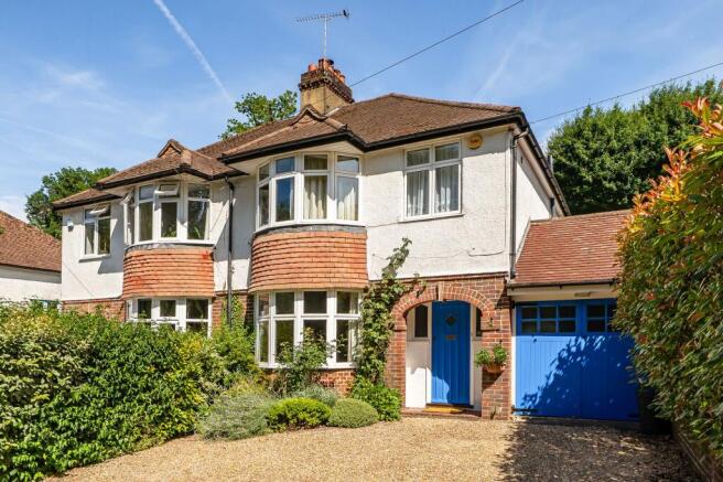 3 bed property, in Whyteleafe Hill, £575,000