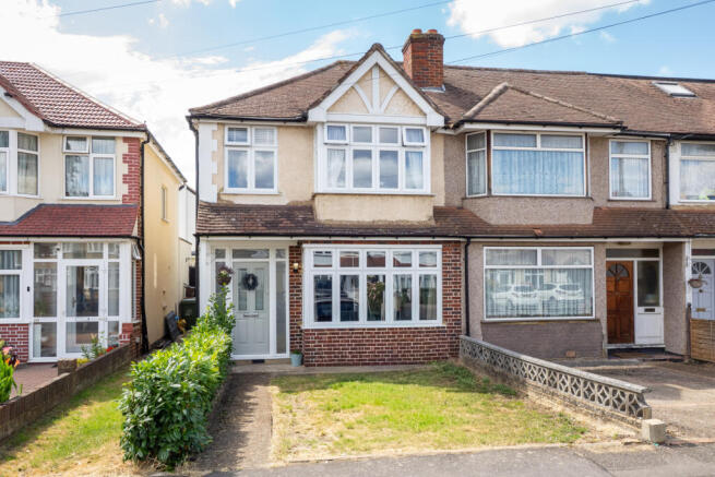 3 bed property, in Henley Avenue, £550,000