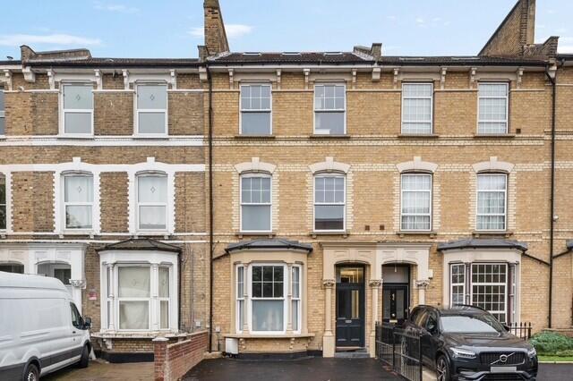 10 bed property, in Brooke Road, £2,850,000