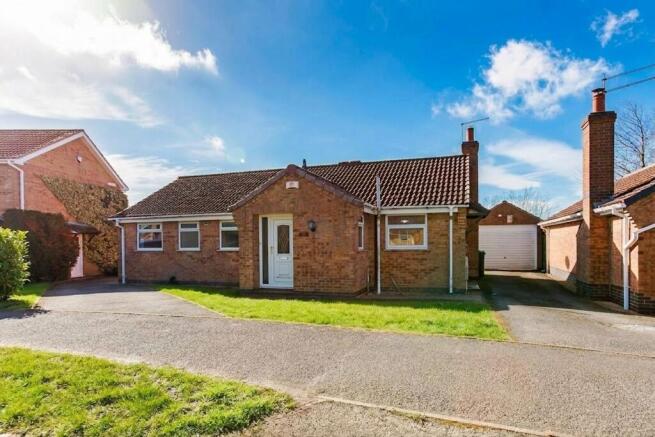 3 bed property, in Horsehead Lane, £275,000